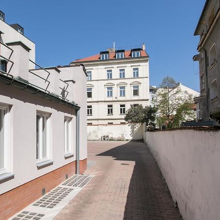 Cozy Apartment In Quiet Courtyard Near Charles Bridge براغ المظهر الخارجي الصورة