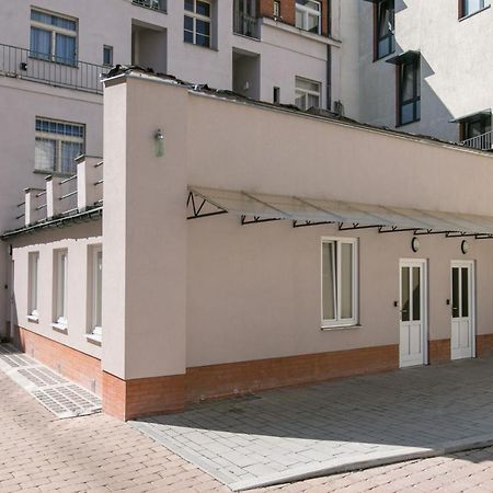 Cozy Apartment In Quiet Courtyard Near Charles Bridge براغ المظهر الخارجي الصورة