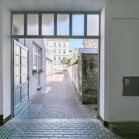 Cozy Apartment In Quiet Courtyard Near Charles Bridge براغ المظهر الخارجي الصورة