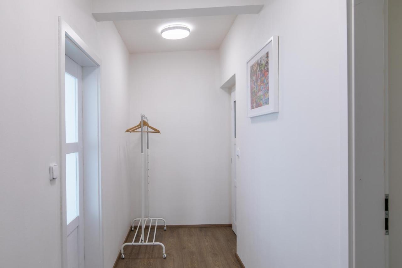 Cozy Apartment In Quiet Courtyard Near Charles Bridge براغ المظهر الخارجي الصورة